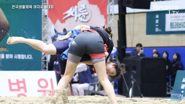 444.jpg 특이점이 온 생활체육 여자씨름대회 근황