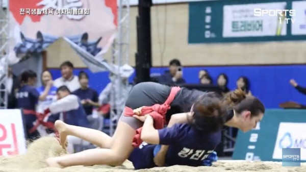 555.jpg 특이점이 온 생활체육 여자씨름대회 근황