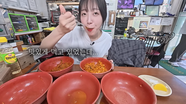 대구2) 대구오면 꼭 먹어야한대서 오픈런 했는데.. 마지막에 결국..😰 50년 전통의 중화비빔밥 짬뽕 먹방 11-14 screenshot.png 음식 다 못먹고 남긴 쯔양 근황